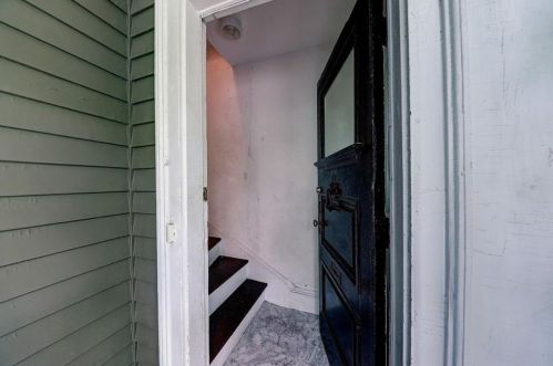 169 Ivy St, Providence, RI 02906-2542