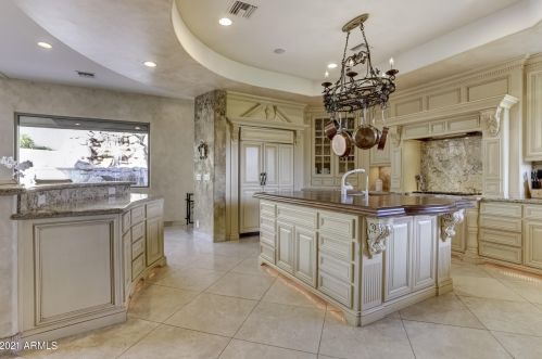 13841 Cyn Dr, Phoenix AZ 85016-2403 exterior