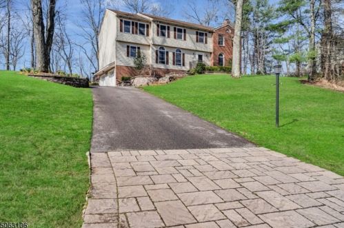 26 Timberline Dr, Bridgewater, NJ 08807-1204