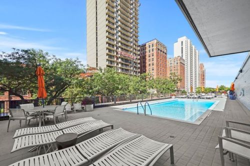 3150 Lake Shore Dr, Chicago IL  60657-4810 exterior