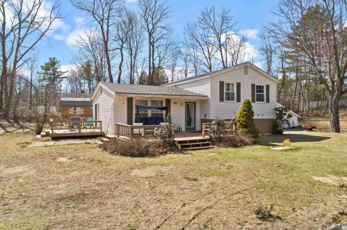 7481 School St, Concord NH  03307-0914 exterior