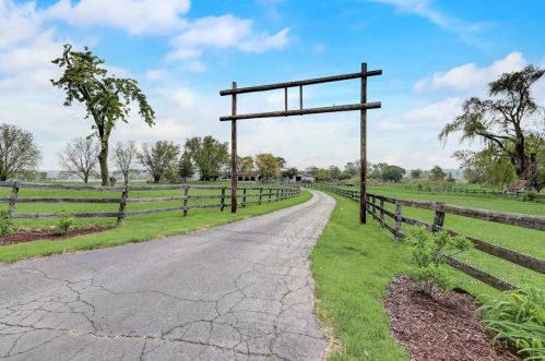 1702 Rose Farm Rd, Bull Valley IL 60098-9564 exterior