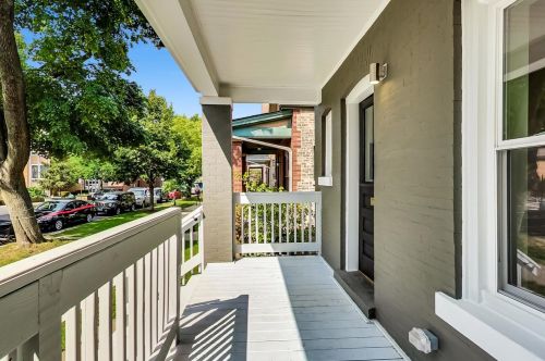 2830 Barry Ave, Chicago IL  60618-7016 exterior