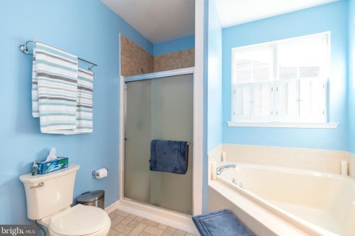 1315 Creekside Ln, Quakertown PA 18951-2842 exterior