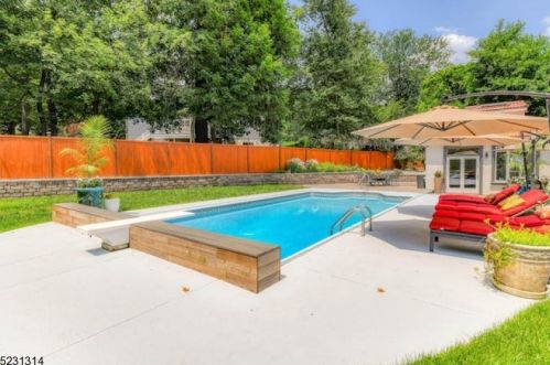 23 Oak Rdg, Springfield NJ 07081-3719 exterior