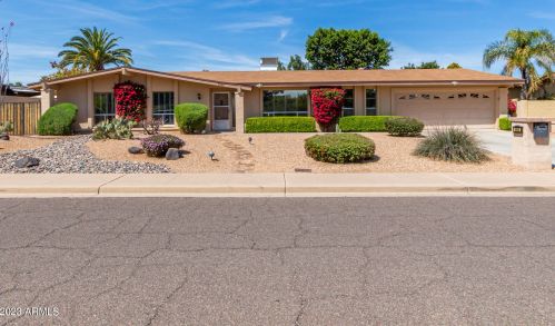 9450 36th St, Phoenix, AZ 85028-4936