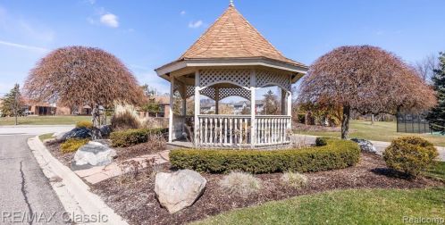 22158 Edgewater, Novi MI  48375-5014 exterior