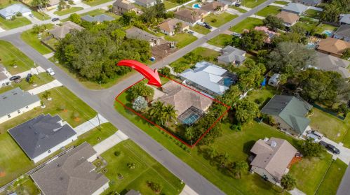 1590 Underwood Ave, Fort Pierce FL  34953-2586 exterior