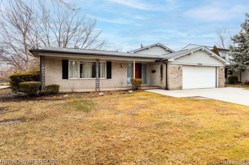 659 Beech Daly Rd, Dearborn Heights, MI 48127-3431