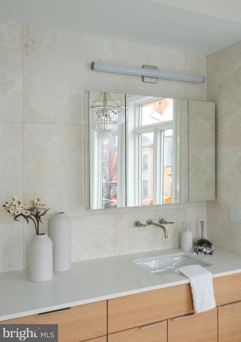 516 21 St, Philadelphia PA 19130-1401 exterior