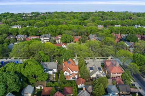 3019 Smt Ave, Milwaukee WI 53211-3463 exterior