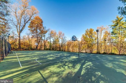 1240 Martha Custis Dr, Alexandria VA  22302-2016 exterior