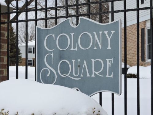 987 Golf Course Rd, Bull Valley, IL 60014-8343