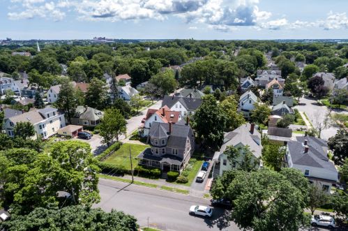 132 Pleasant Ave, Portland ME 04106-6226 exterior