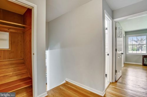 2232 Candlewood Dr, Alexandria VA 22308-1507 exterior