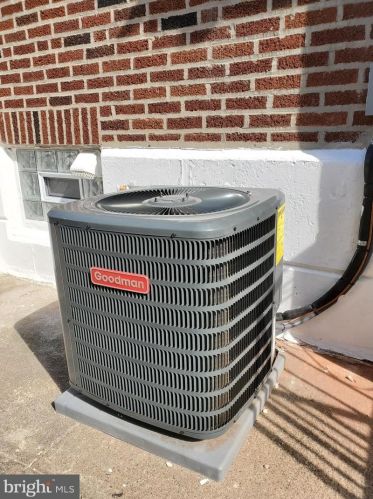 7054 Dorcas St, Philadelphia PA 19111-4111 exterior