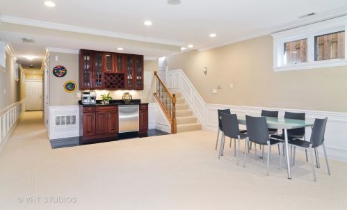 1908 Barry Ave, Chicago IL 60657-2022 exterior