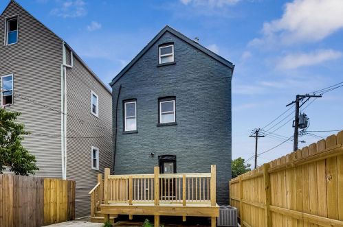 1624 Peterson Ave, Chicago IL  60660-2417 exterior