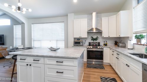 14015 33rd St, Phoenix AZ  85044-8715 exterior