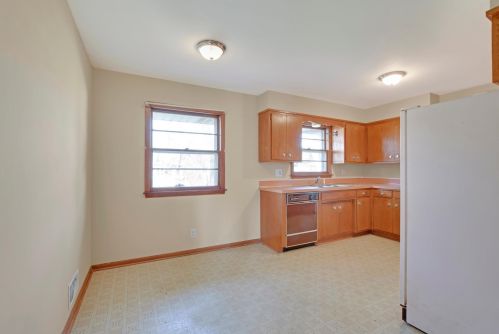 1251 Charlton St, Saint Paul MN 55118-2948 exterior