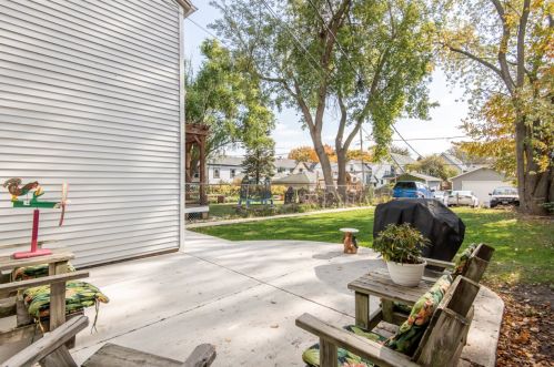 325 Montana St, Milwaukee WI 53219-3077 exterior