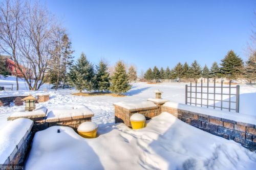 2489 Schneider Ct, Chaska MN 55318-1567 exterior