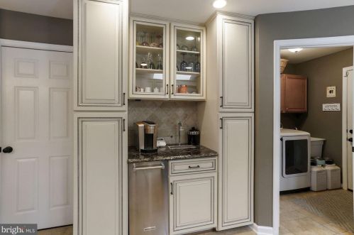 19840 Meredith Dr, Rockville MD 20855-2426 exterior