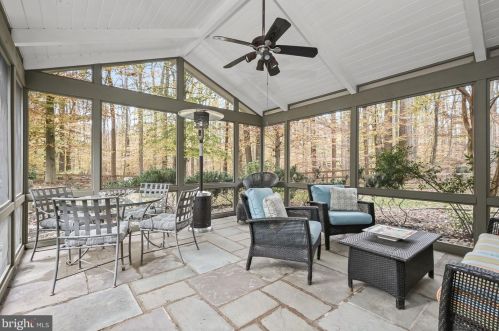 10113 Bevern Ln, Rockville MD 20854-2130 exterior