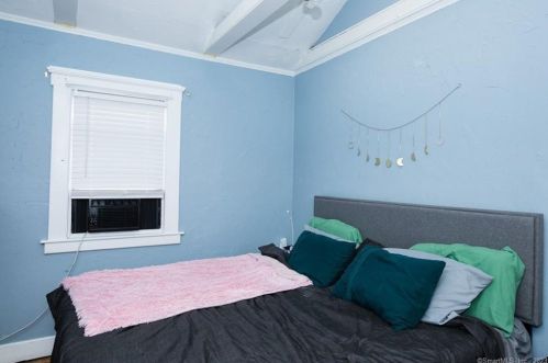 204 Broad St, Meriden CT 06450-6505 exterior