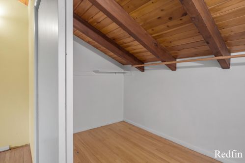 124 Robinhood Dr, Grand Rapids MI 49546-1308 exterior