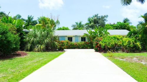 3353 Binnacle Dr, Naples FL 34103-2724 exterior