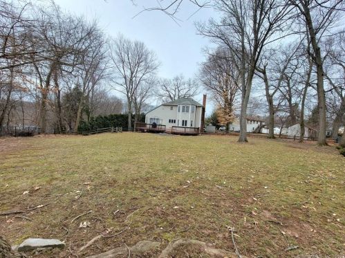 39 Nicole Rd, New Britain CT  06053-1475 exterior