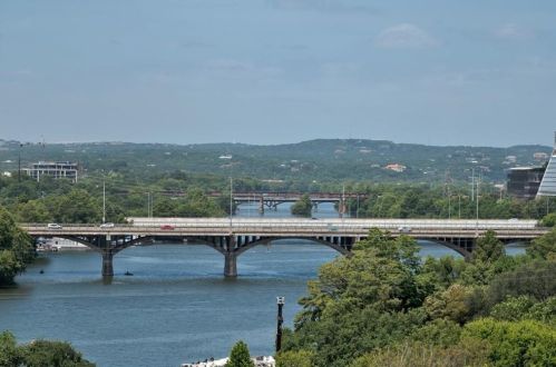 603 Davis St, Austin TX  78701-4207 exterior