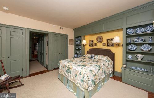 302 2nd St, Philadelphia PA 19148-1945 exterior