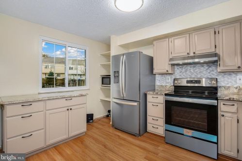 7813 Havenside Ter, Rockville MD 20855-2261 exterior