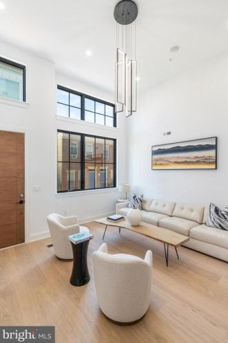 922 Bonsall St, Philadelphia, PA 19146-0025