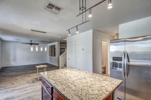 5912 Albeniz Pl, Phoenix AZ 85043-1973 exterior