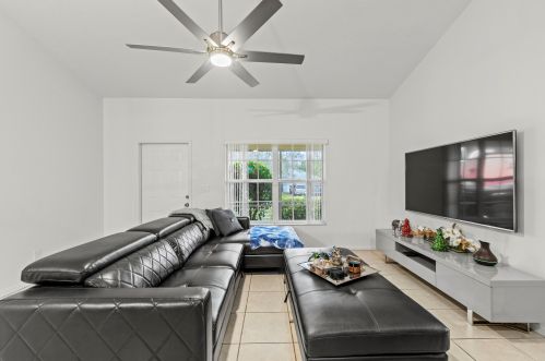 1808 Fears Ave, Fort Pierce FL  34953-4526 exterior