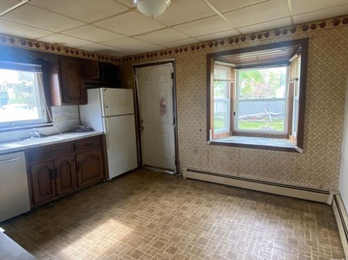 502 11th St, Babylon, NY 11704-3537