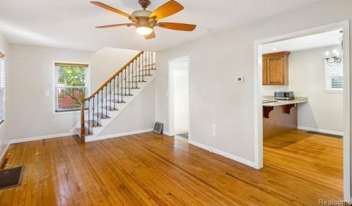 1335 South Blvd, Troy MI  48098-1743 exterior