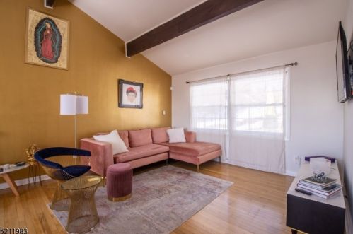 20 Undercliff Ter, Town Center NJ  07052-3930 exterior