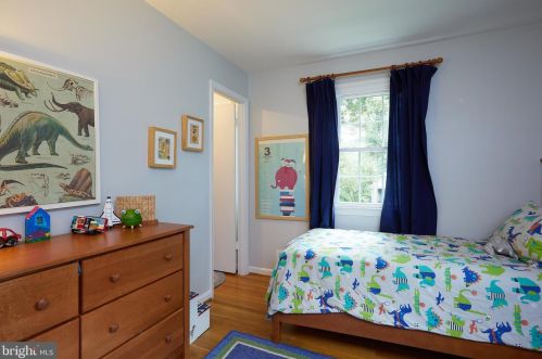 629 Goldsborough Dr, Rockville MD 20850-1905 exterior