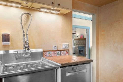 5701 Elgin St, Pittsburgh PA 15206-1635 exterior