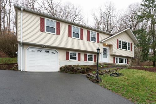 20 Lost Brook Ln, Wallingford, CT 06492-5706