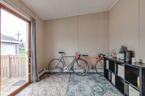 303 Stewart Ave, Waukegan IL 60085-2061 exterior