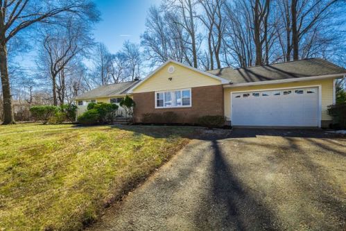 14 Overbrook Ave, Edison NJ  08817-5504 exterior