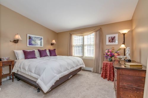 4 Hampshire Dr, Concord NH 03301-5914 exterior