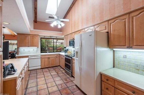 805 Bentwood Dr, Naples FL 34108-8221 exterior