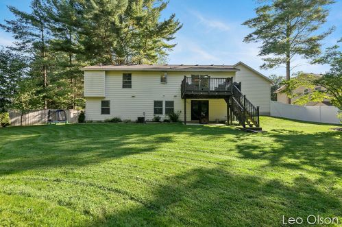 5247 Grn Pne Ct, Grand Rapids MI 49508-6124 exterior