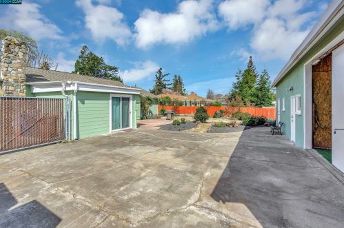 1674 Garnet Ln, Concord, CA 94519-2426